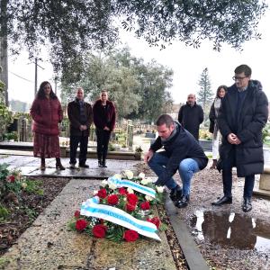 Ofrenda floral en el cementerio de Adina, Iria Flavia.